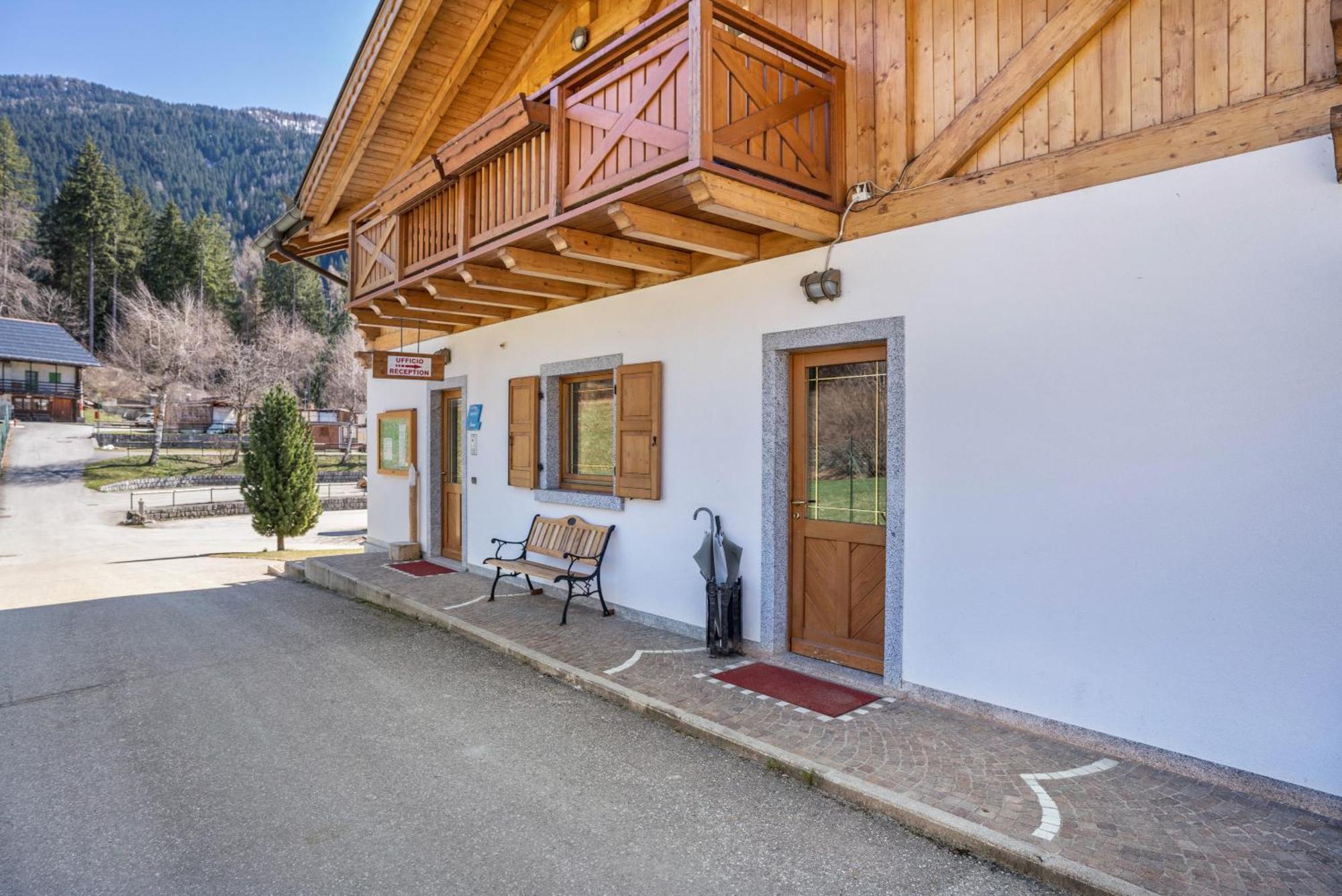Chalet Camping Fae 3 Villa มาดอนนาดีกัมปิโญ ภายนอก รูปภาพ