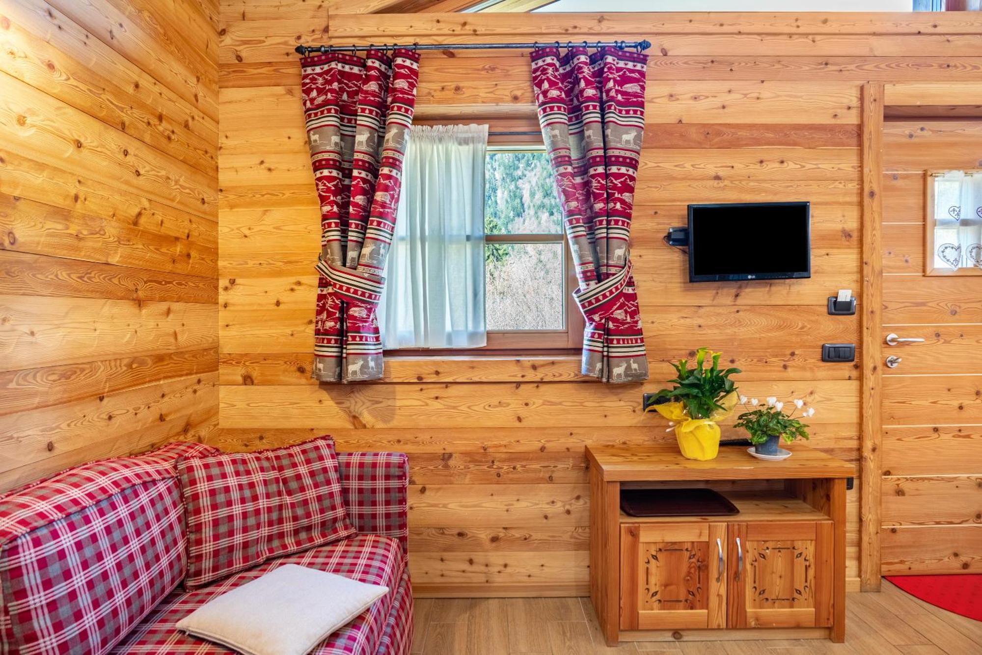 Chalet Camping Fae 3 Villa มาดอนนาดีกัมปิโญ ภายนอก รูปภาพ